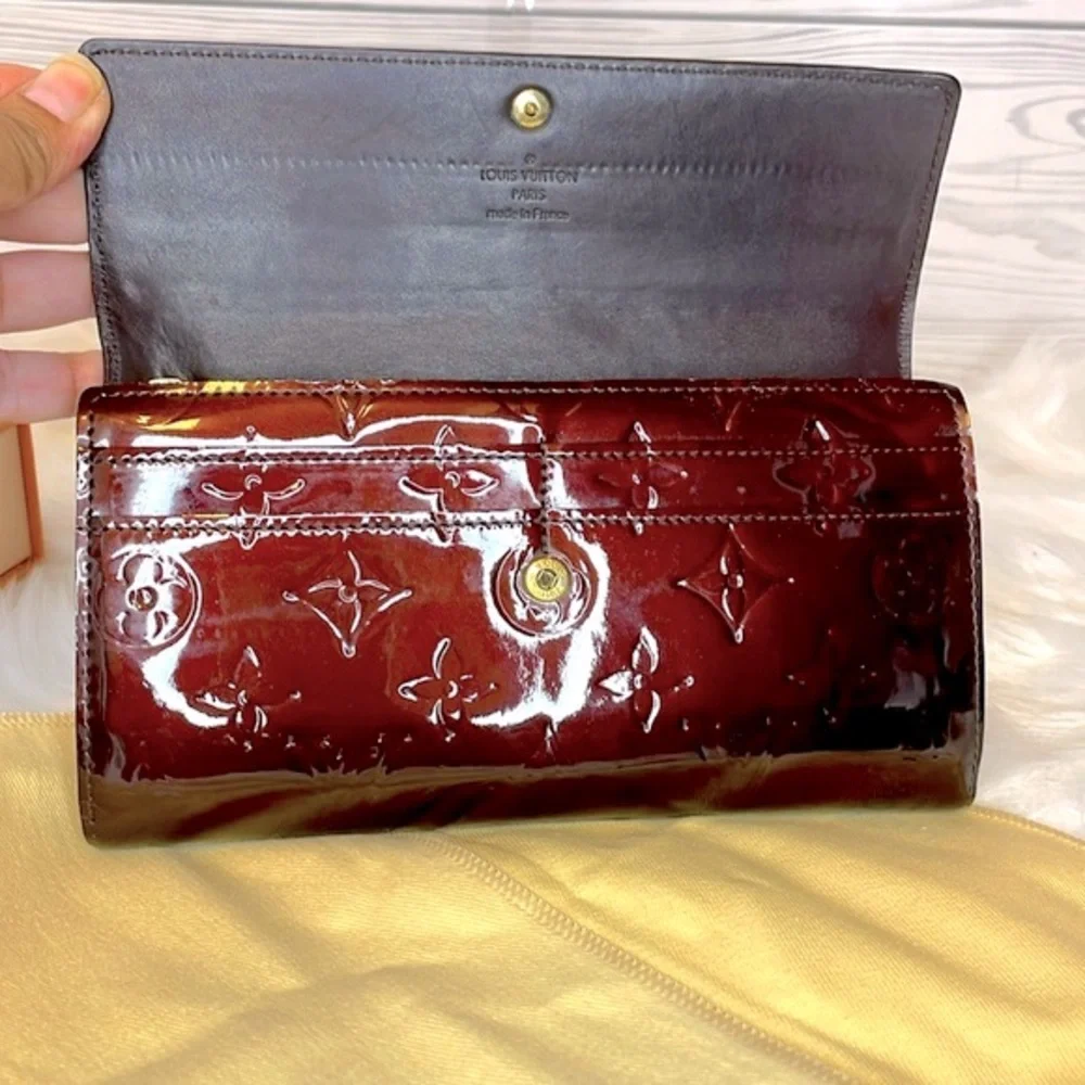 Louis Vuitton Amarante Vernis‎ Sarah Wallet